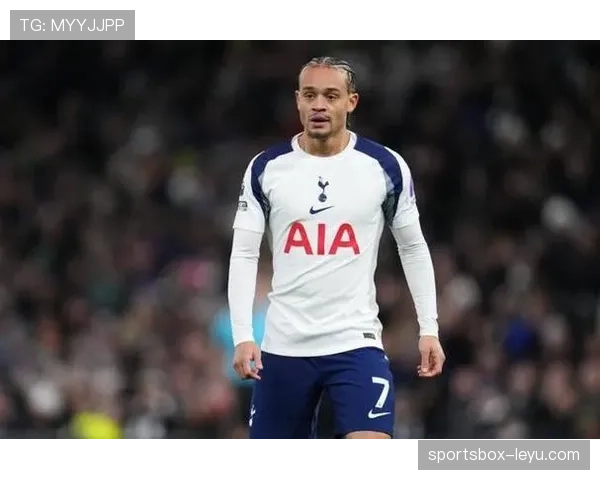 荷兰天才哈维·西蒙斯迎来职业生涯突破，未来前景备受期待