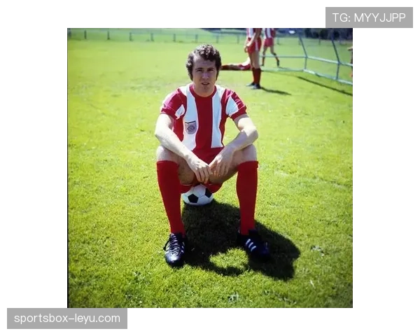 贝肯鲍尔足球哲学影响现代战术革新与团队协作引发广泛关注 贝肯鲍尔足球哲学影响现代战术革新与团队协作引发广泛关注