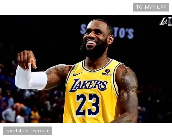 勒布朗·詹姆斯凌晨四点还在喝蛋白粉？这自律谁顶得住啊